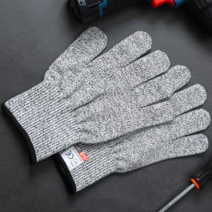 Cut-Resistant Glove - Size L - Dynasteel