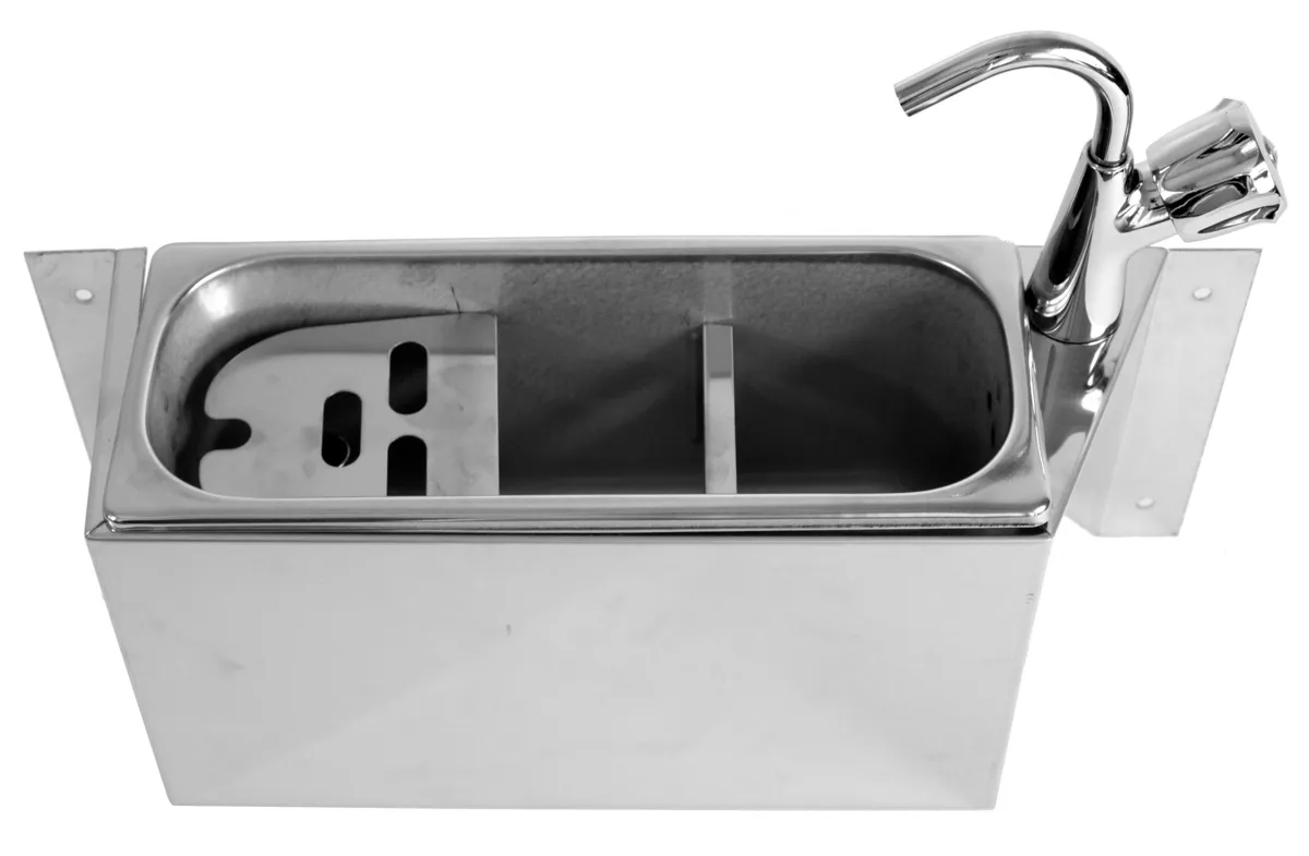 Spülbecken Eislöffel mit Wasserhahn, Wasseranschluss und Abflussrohr